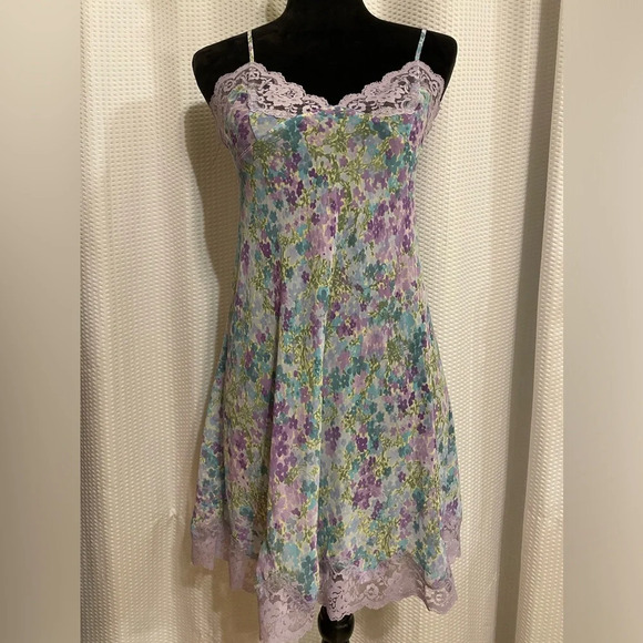 Victoria’s Secret floral Print Sleeveless Lace Trim Nightgown Chemise Size M - Picture 1 of 8